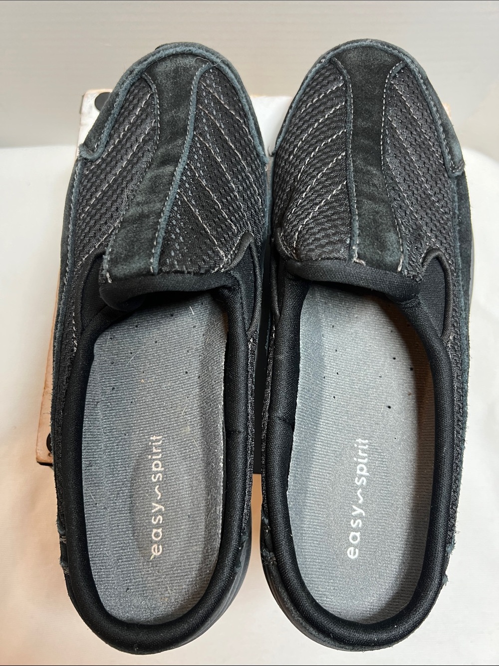Easy Spirit Women's Slip-On Loafers in Black size 7